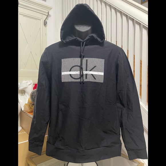 NWT Men’s Size X-Small Calvin Klein Linear Logo Print Drawstring Hoodie In Black - Picture 5 of 12